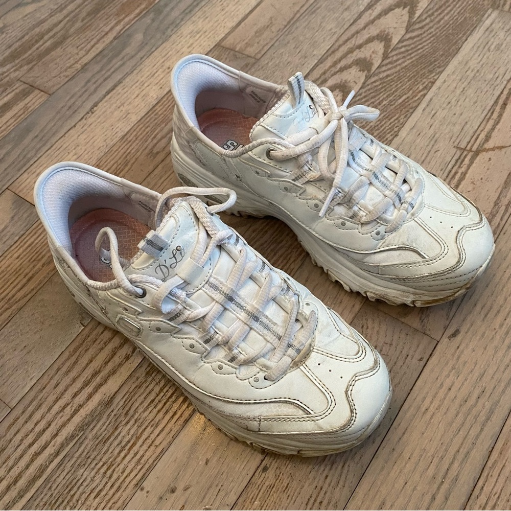 Skechers D’Lites Classic White Sneakers Shoes, women’s 7.5